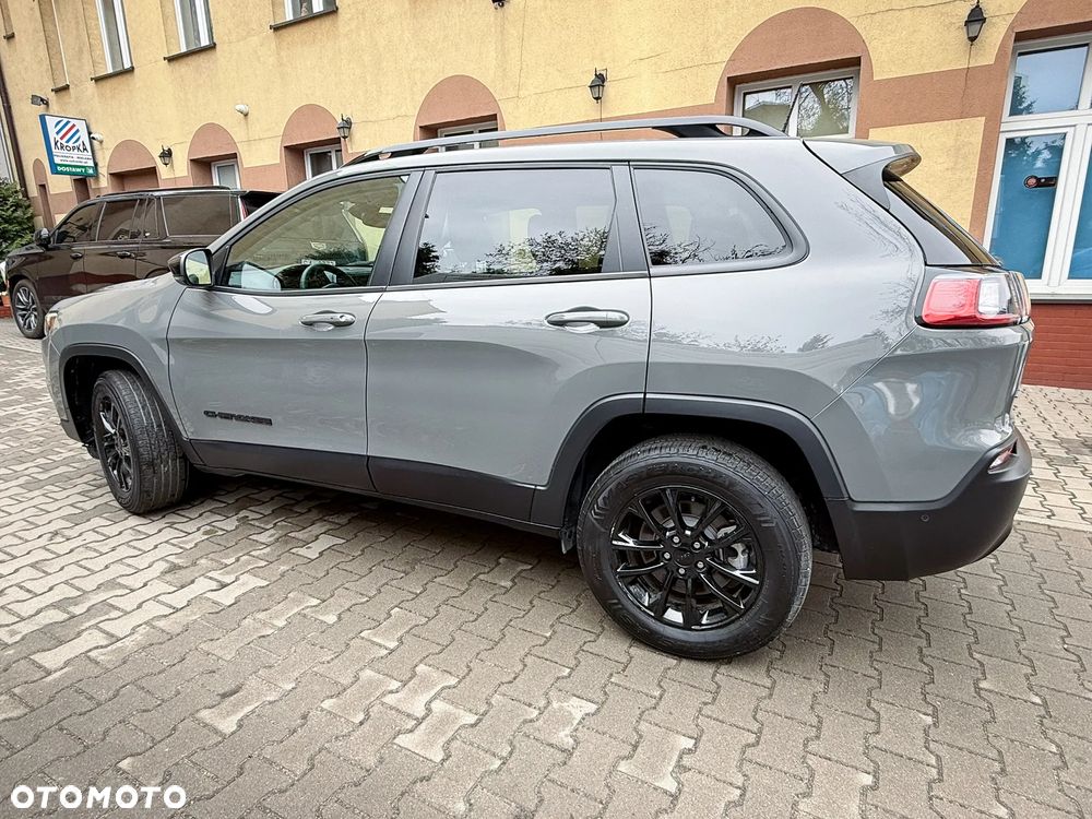 Jeep Cherokee - 4