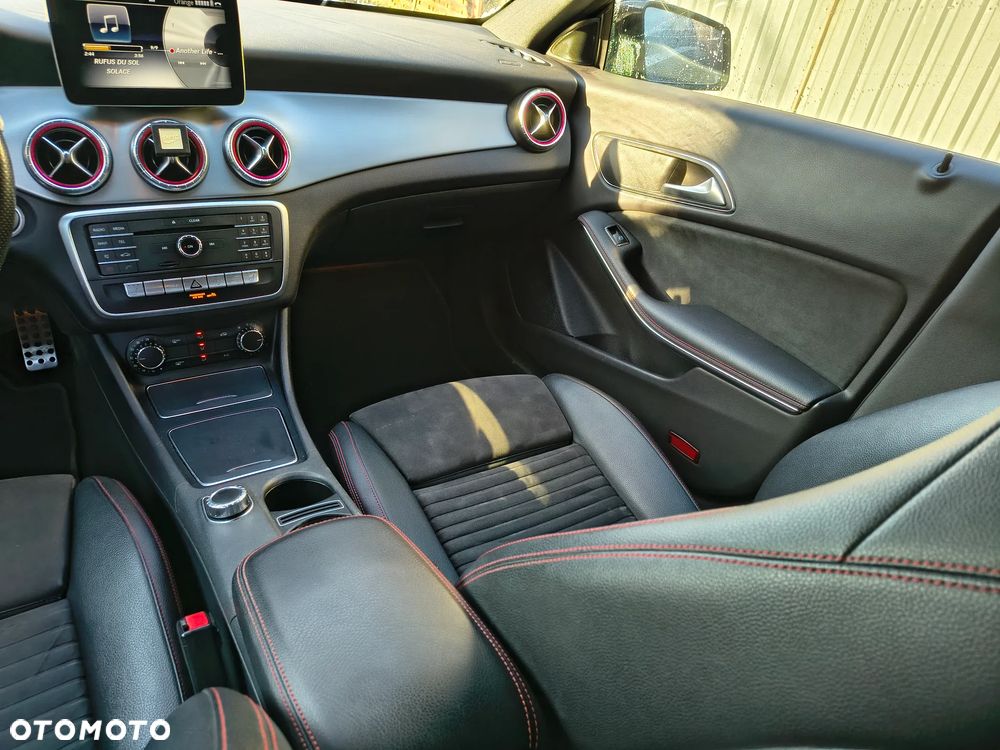 Mercedes-Benz CLA 180 7G-DCT AMG Line - 17
