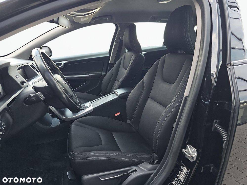 Volvo V60 Cross Country - 11