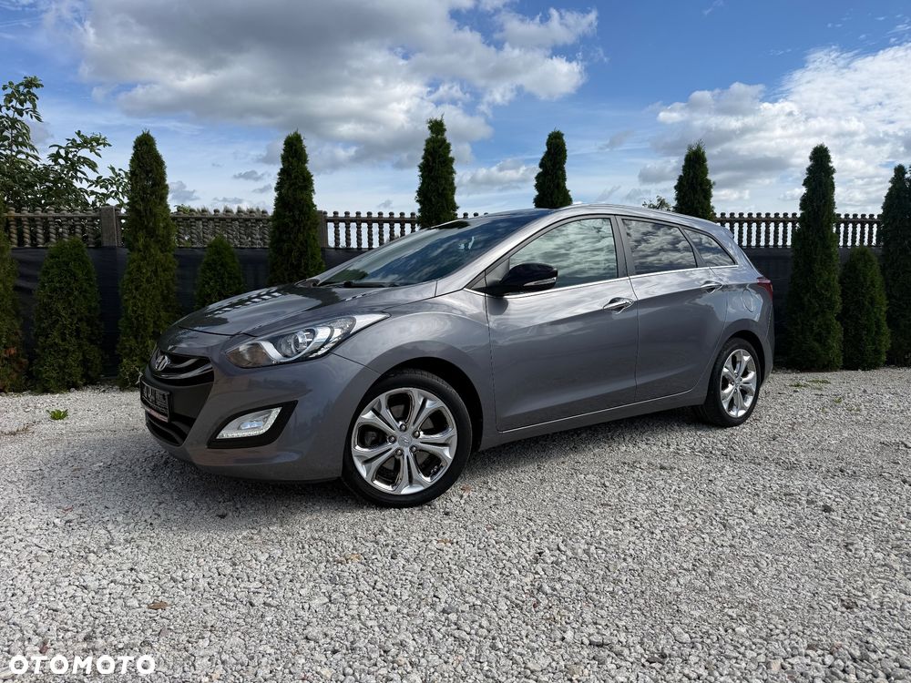 Hyundai i30 blue 1.6 CRDi YES Gold