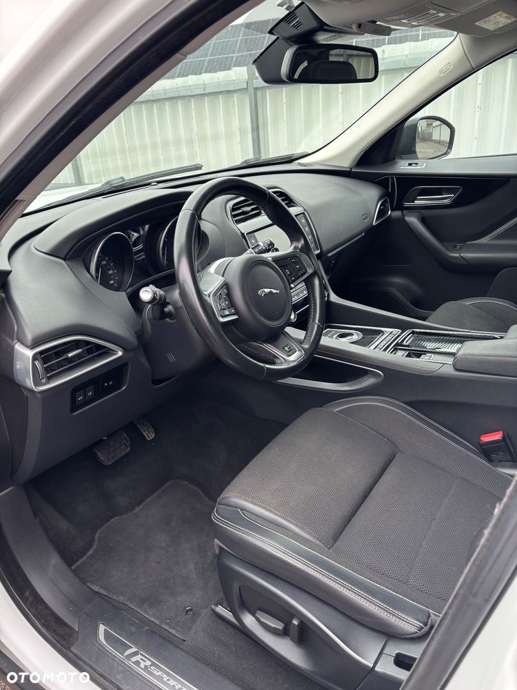 Jaguar F-Pace 20d R-Sport - 11