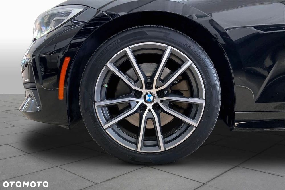 BMW Seria 3 330i - 18