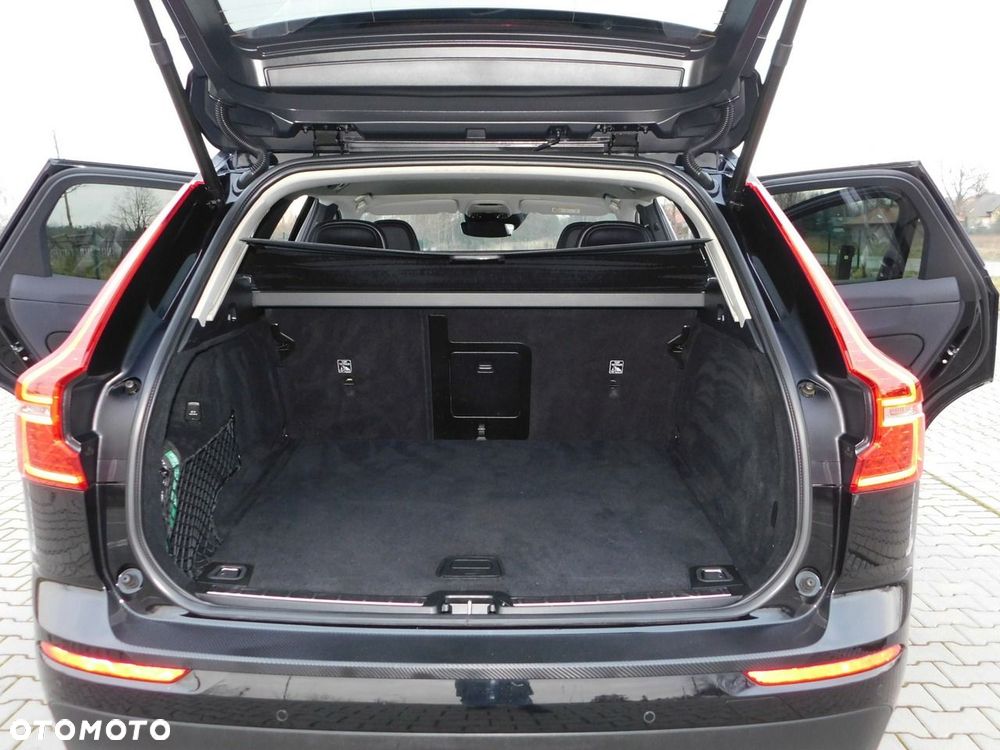 Volvo XC 60 B4 D Momentum Pro - 12