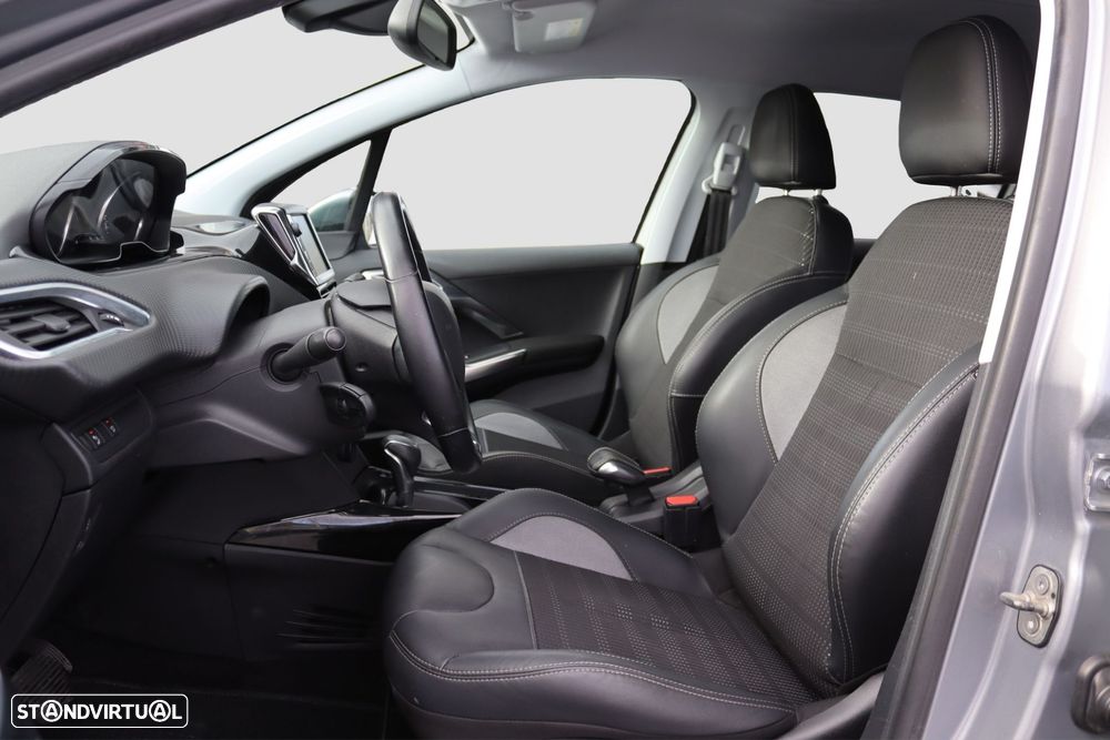 Peugeot 2008 1.2 PureTech Allure EAT6 - 13