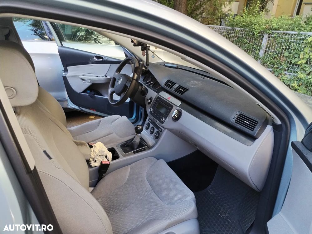 Volkswagen Passat 1.6 FSI Comfortline - 7