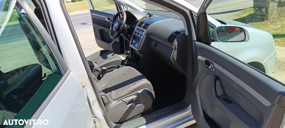 Volkswagen Touran 2.0 TDI DPF Trendline - 24