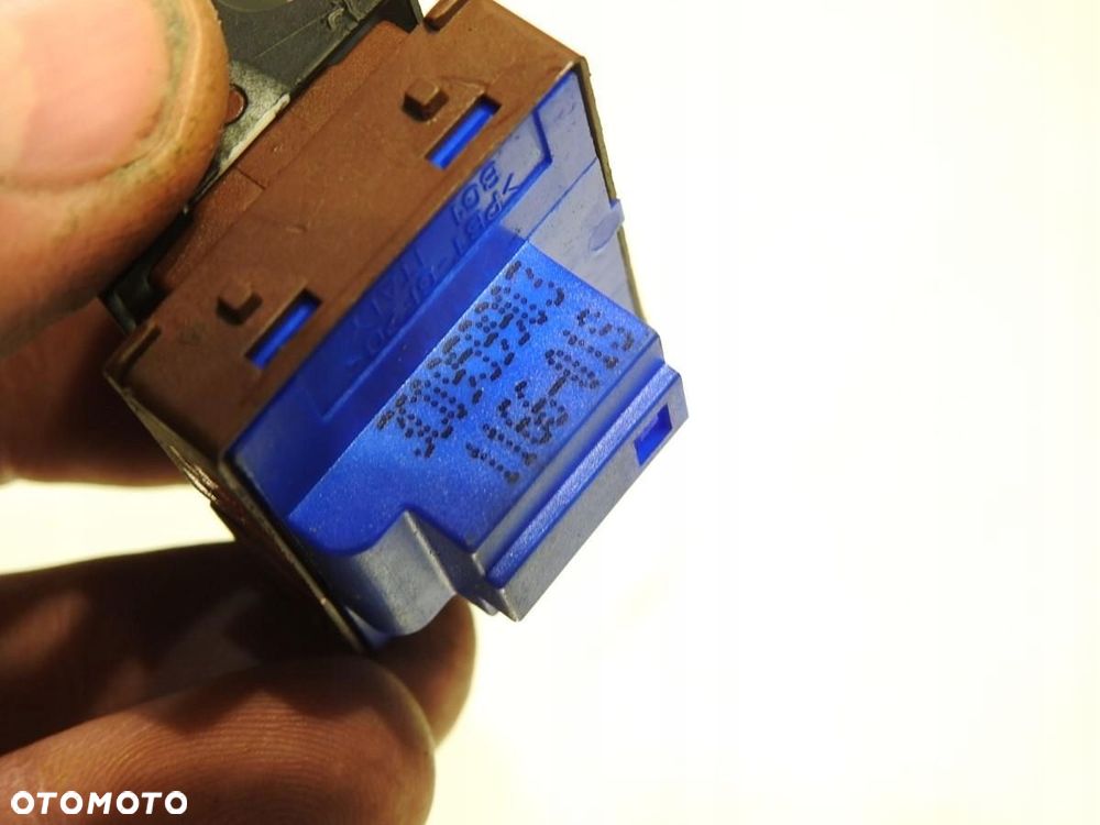 PRZYCISK KLAPKI WLEWU PALIWA BAGAŻNIKA VW PASSAT B6 3CO959903 - 5