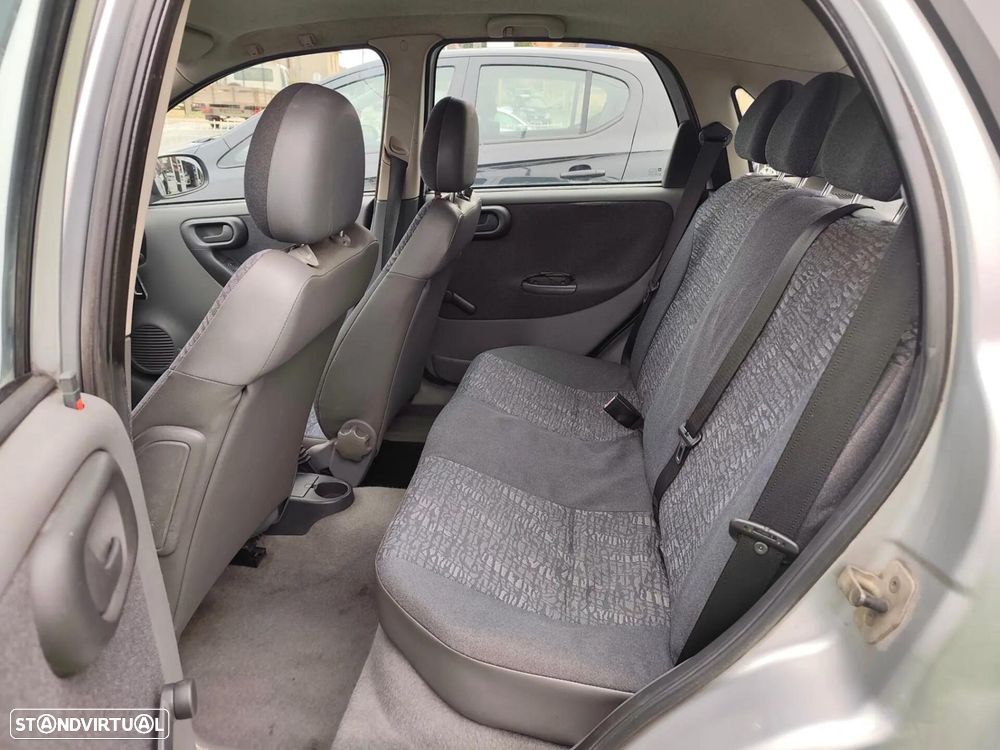 Opel Corsa 1.2 16V Confort - 11