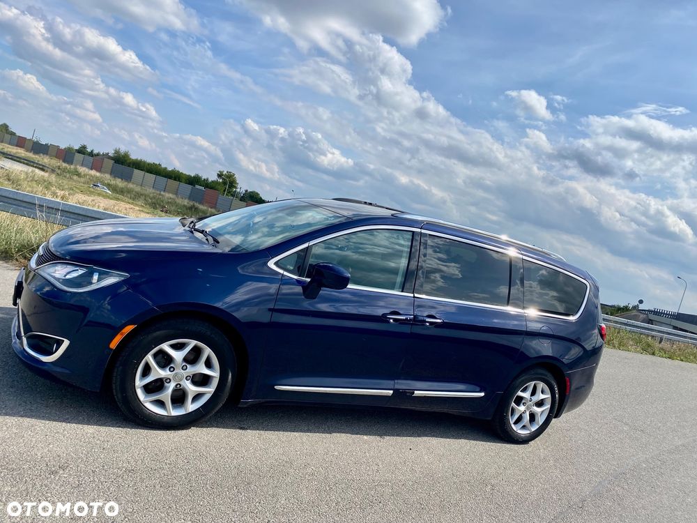 Chrysler Pacifica - 15