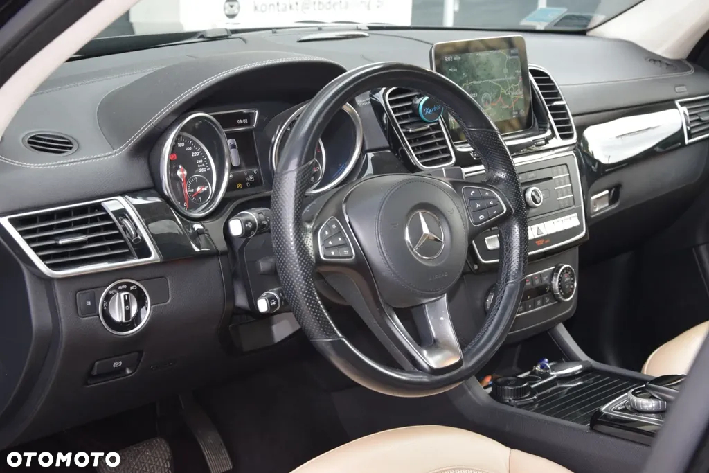 Mercedes-Benz GLS - 12