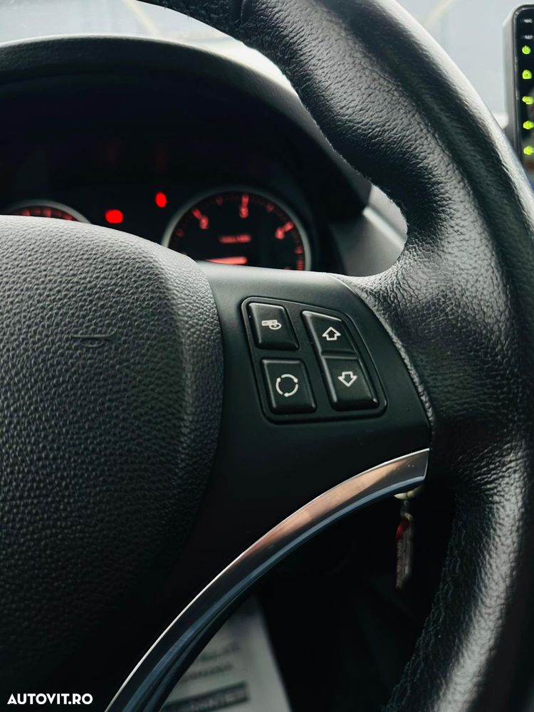 BMW X1 sDrive18d xLine - 31