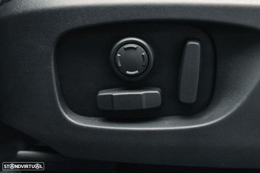 Land Rover Discovery Sport 2.0 TD4 SE Auto - 31