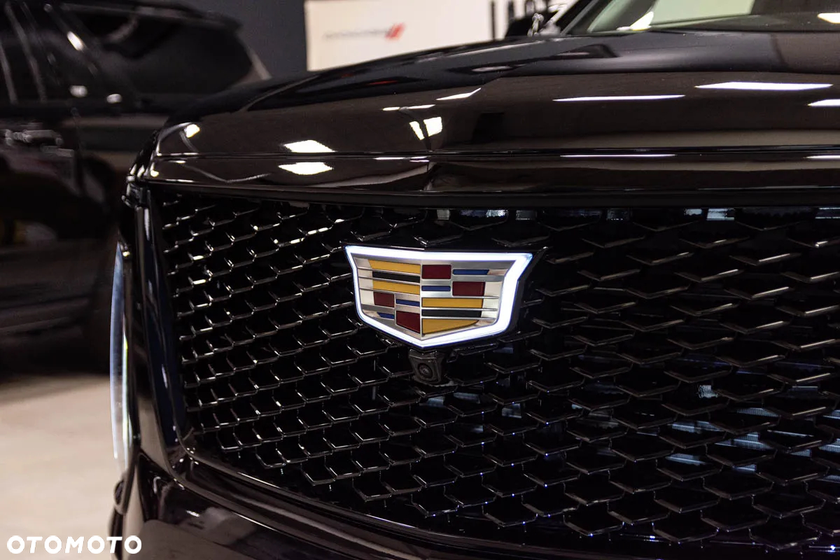 Cadillac Escalade - 4