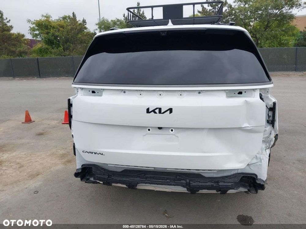 Kia Carnival - 5
