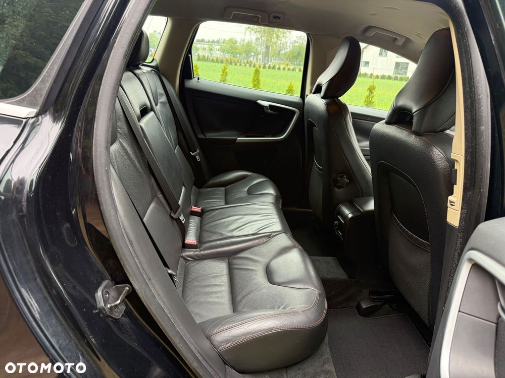 Volvo XC 60 D5 AWD Momentum - 36