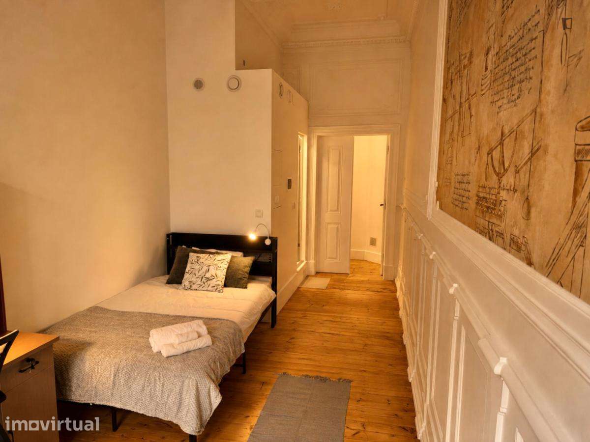 Quarto - localizado em Intendente Lisbon - Grande imagem: 3/13