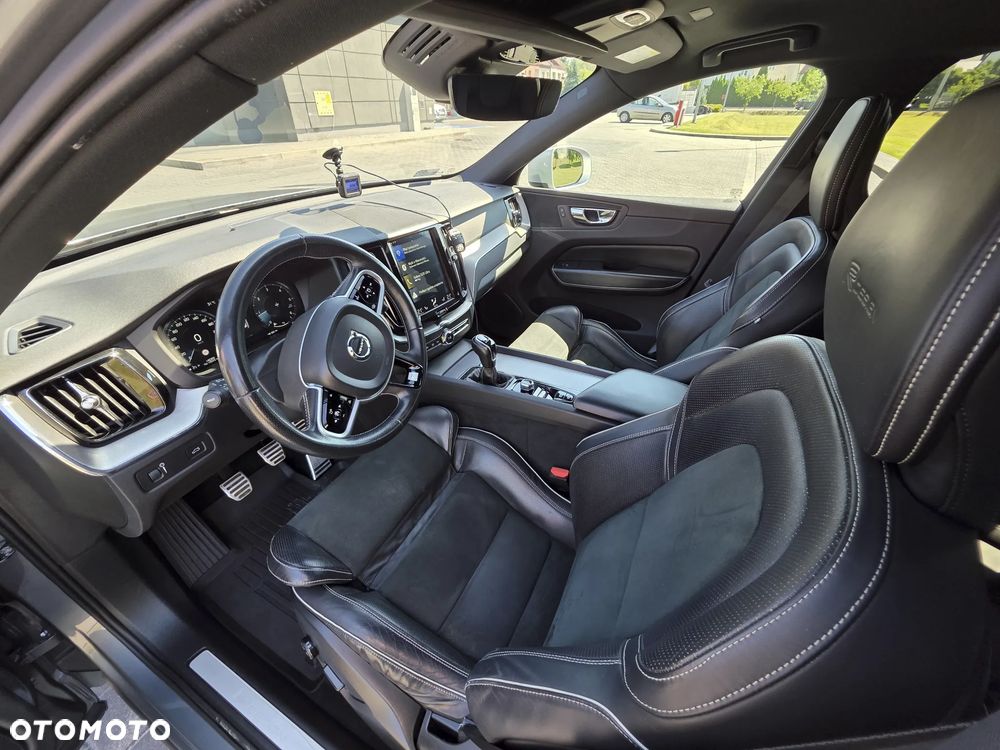 Volvo XC 60 D3 SCR R-Design - 12