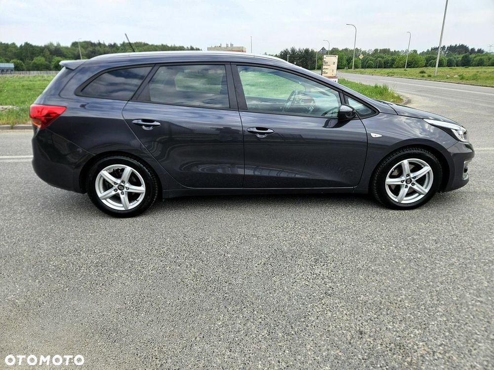 Kia Ceed 1.6 CRDi 128 Dream-Team Edition - 10