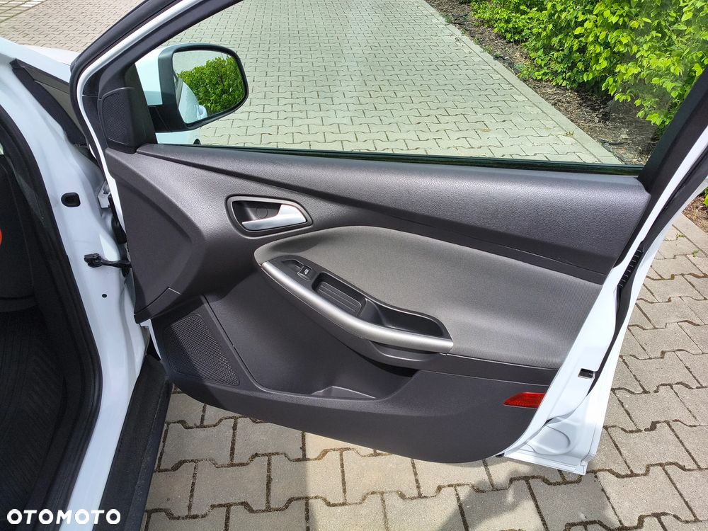 Ford Focus 1.6 Ambiente - 25