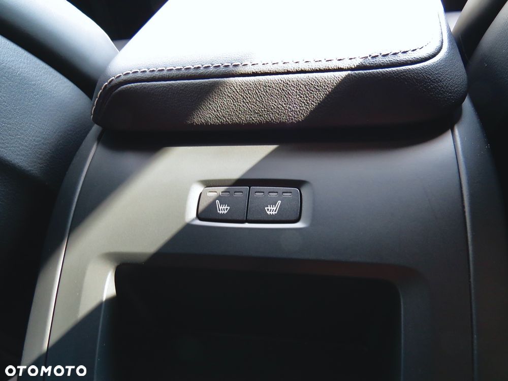 Volvo XC 60 B4 D Ultimate Dark - 25