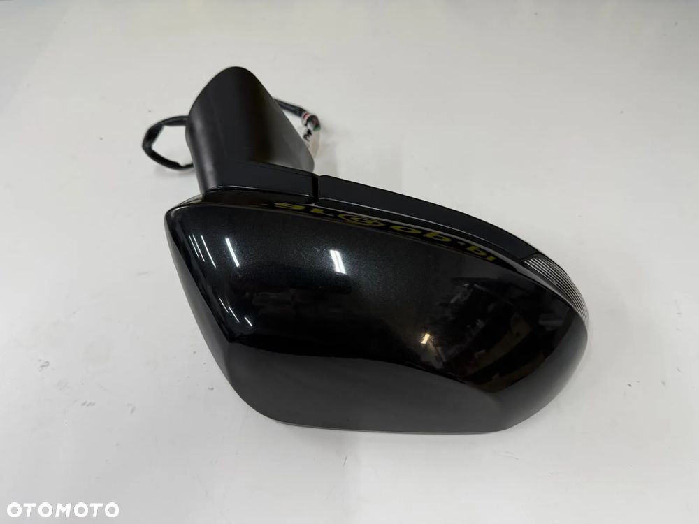 TOYOTA COROLLA XII E21 19-24 LUSTERKO PRAWE 8 PIN SKŁADANE KOLOR 209 - 2