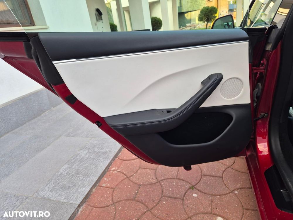 Tesla Model 3 - 24
