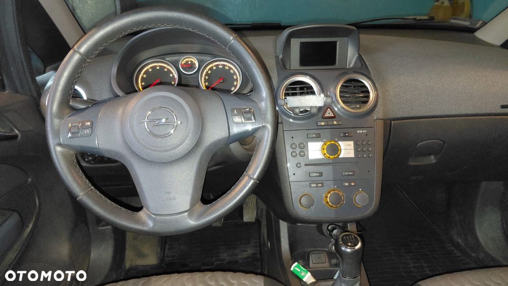 Opel Corsa 1.4 16V Cosmo - 6