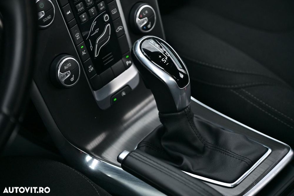 Volvo V40 D3 Geartronic You - 19