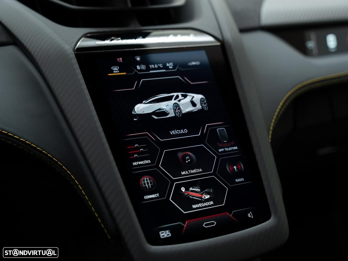 Lamborghini Revuelto - 21