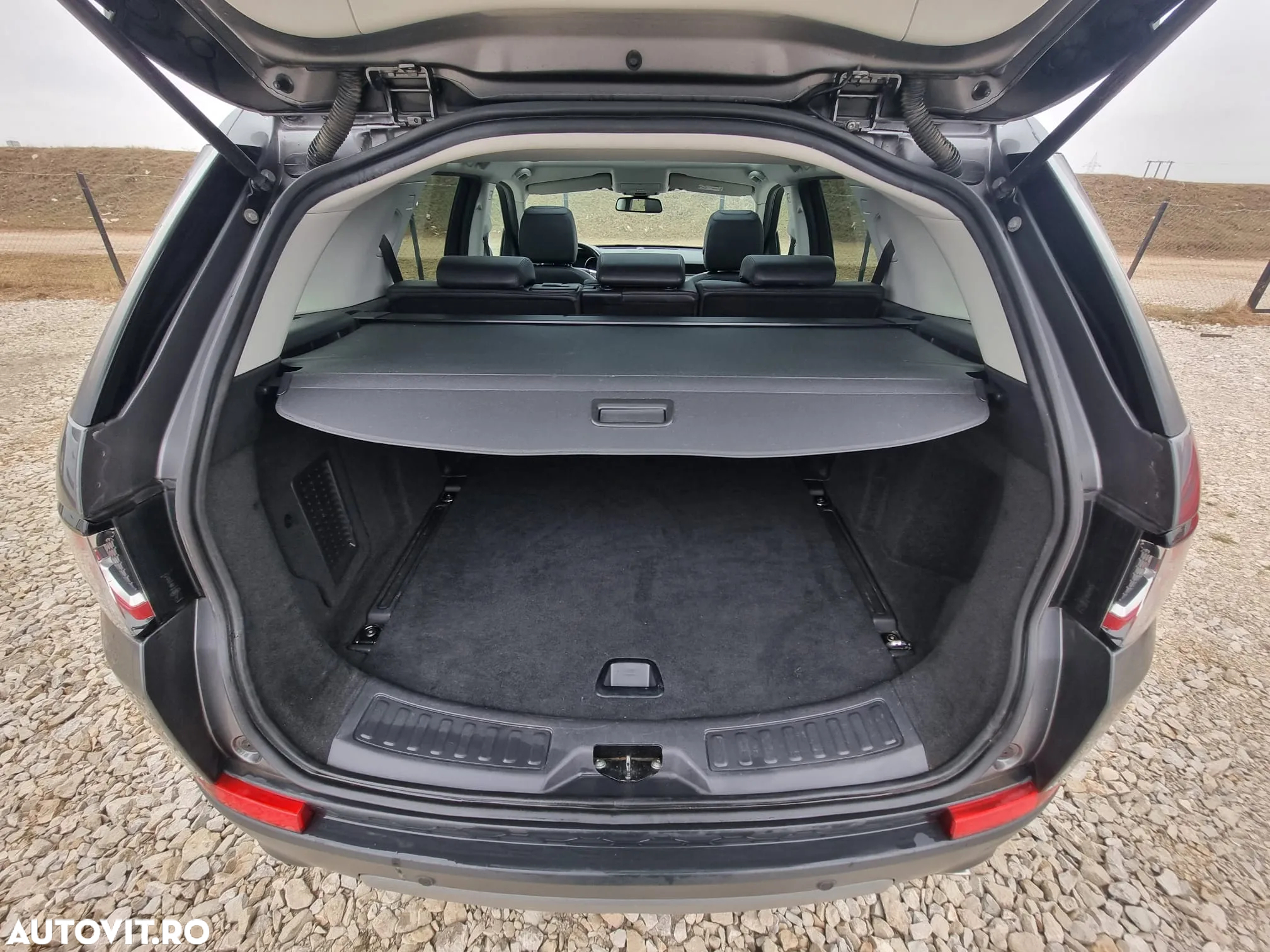 Land Rover Discovery Sport 2.0 D180 R-Dynamic MHEV SE - 38