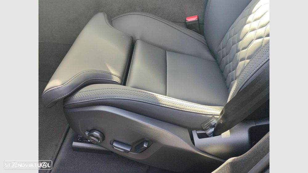 Volvo XC 60 2.0 T6 PHEV Plus Dark AWD - 12