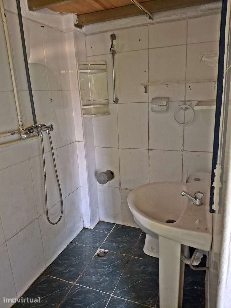 Garagem com saída para a rua. Transformada em loft. Bem localizada. - Grande imagem: 5/9