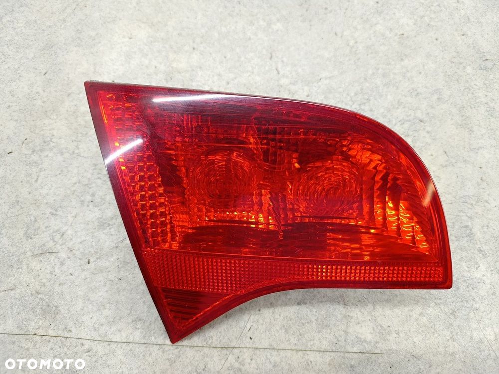 LAMPA TYLNA LEWA W KLAPE AUDI A4 B7 8E9945093 KOMBI - 2