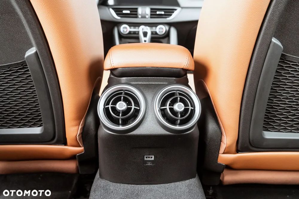 Alfa Romeo Giulia 2.0 Turbo TI Q4 - 32