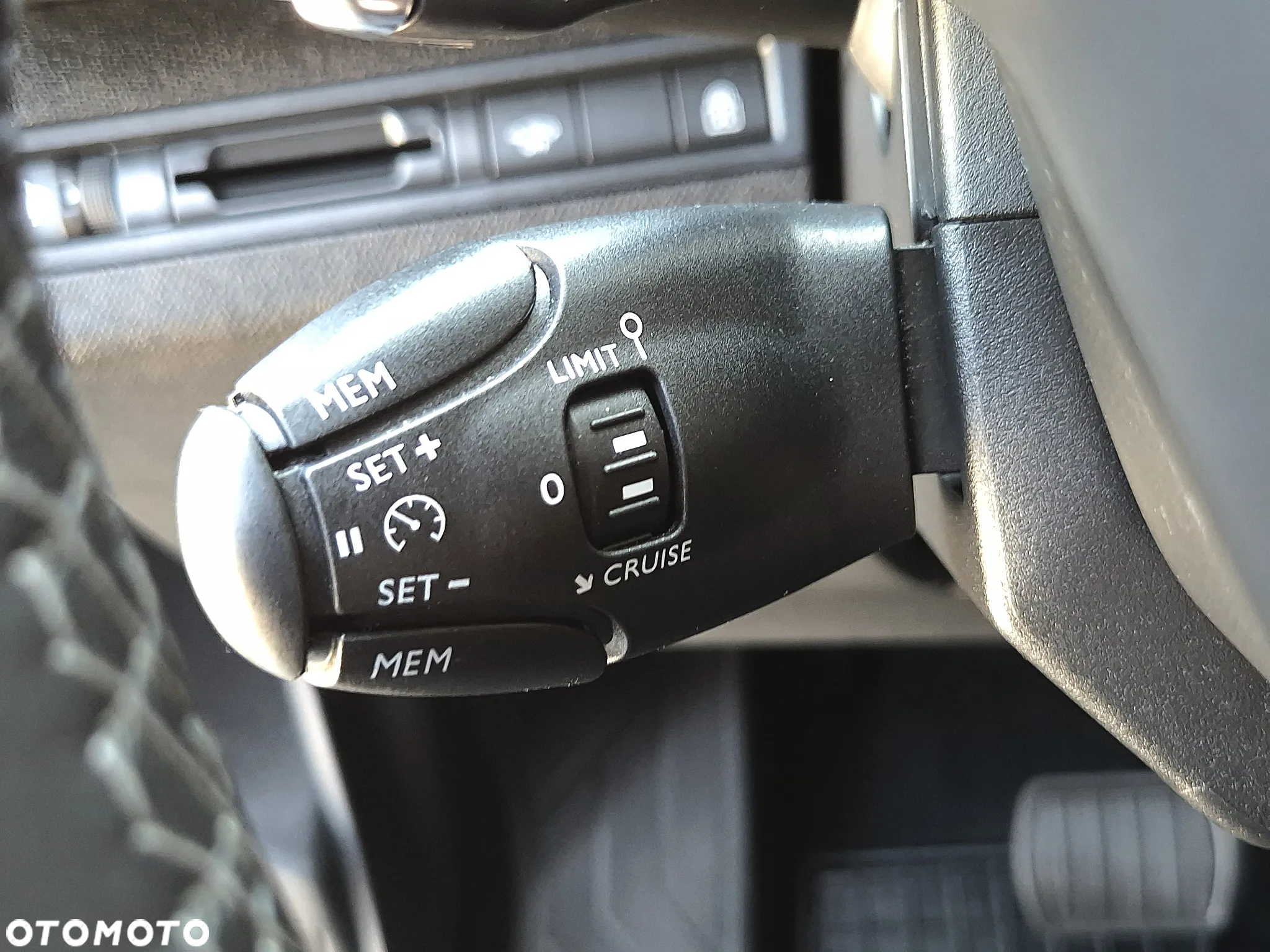 Peugeot 3008 1.6 PureTech GPF Allure S&S EAT8 - 16