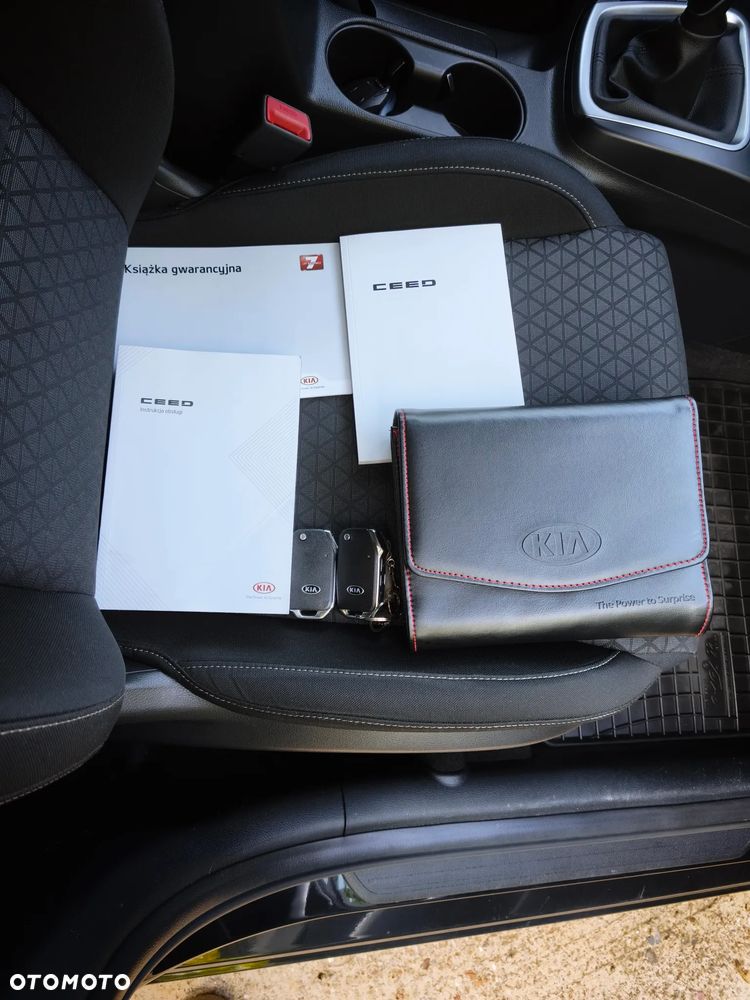 Kia Ceed 1.6 CRDi SCR M - 30