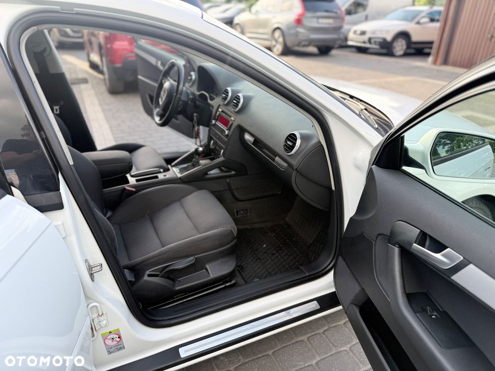 Audi A3 Sportback 1.6 TDI DPF S tronic S line Sportpaket - 15