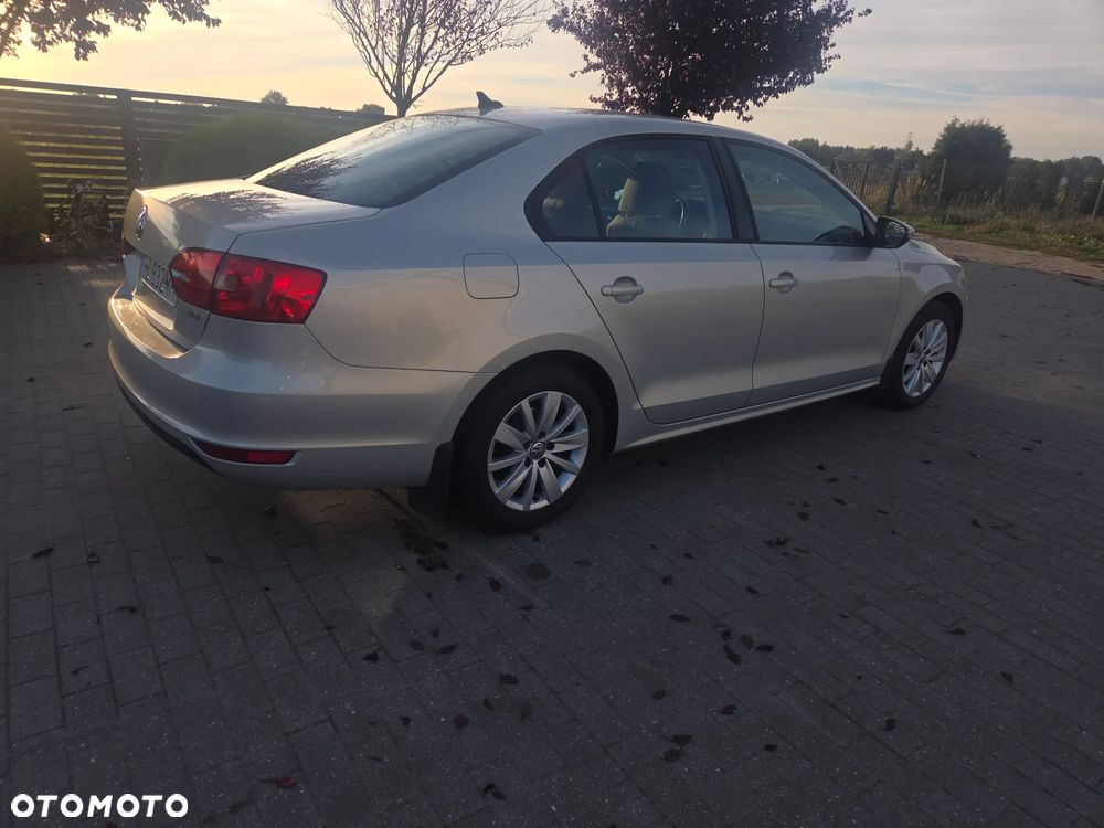 Volkswagen Jetta 1.6 TDI BMT Trendline - 4