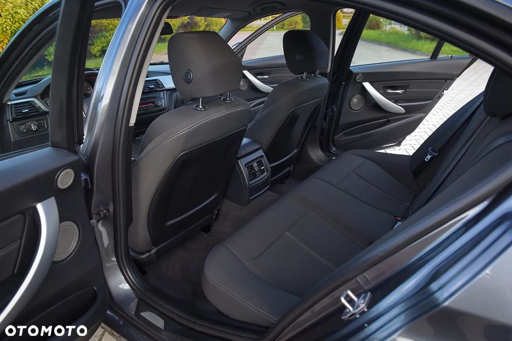 BMW Seria 3 318d Sport Line - 31
