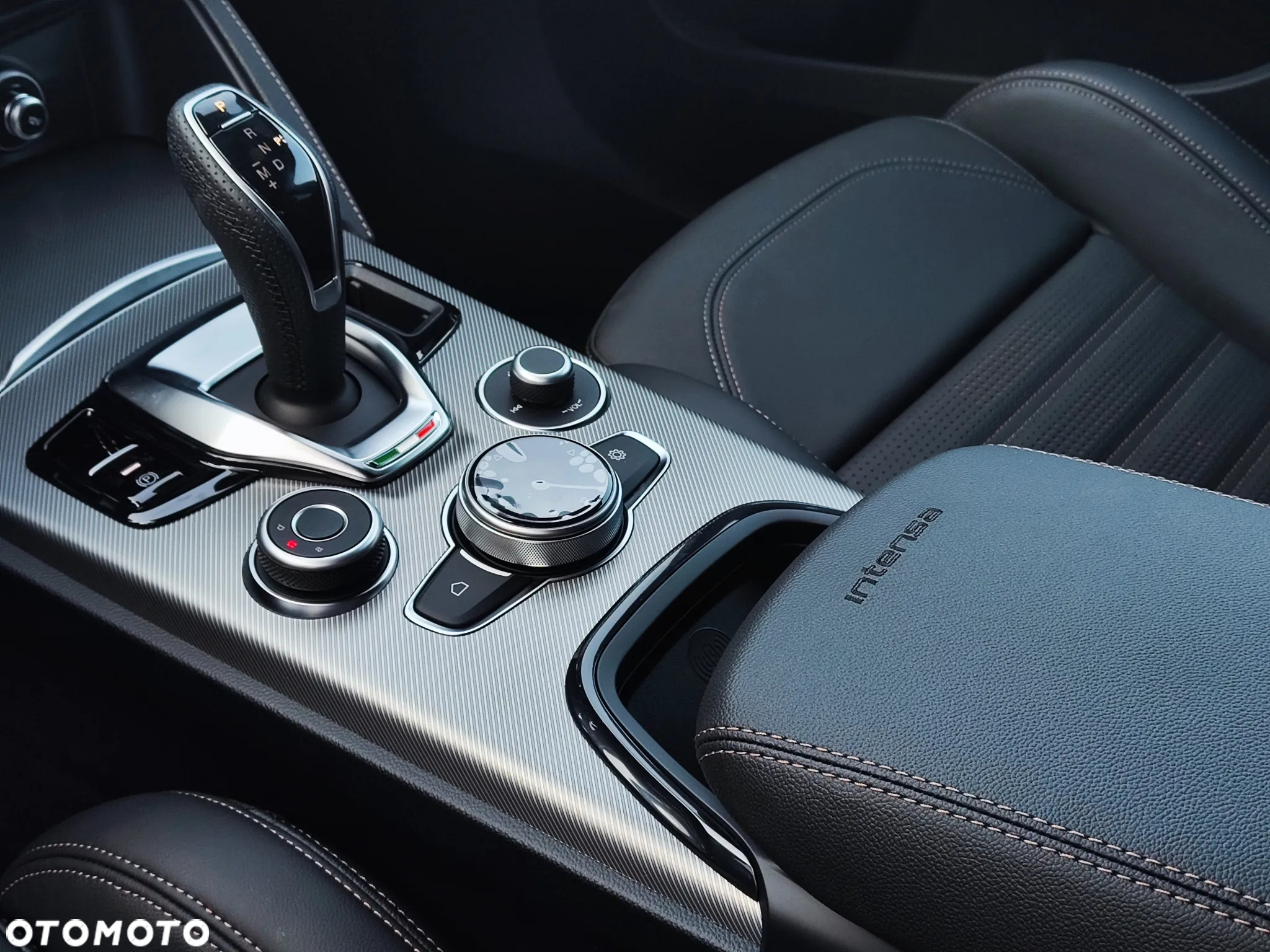 Alfa Romeo Stelvio 2.0 Turbo Intensa Q4 - 18