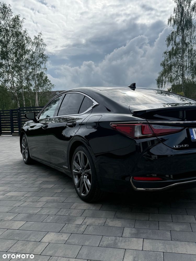 Lexus ES 300h F Sport - 25