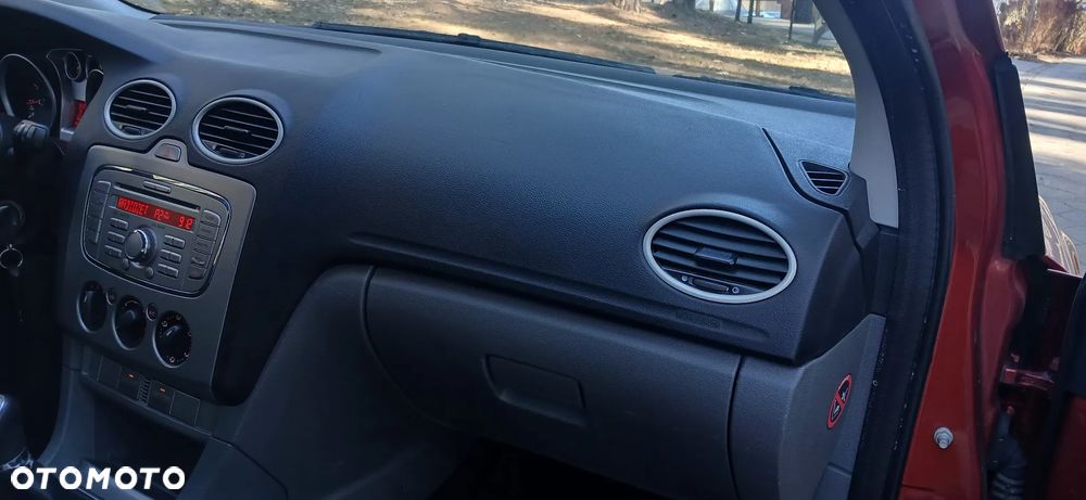 Ford Focus 1.6 16V Ghia - 13