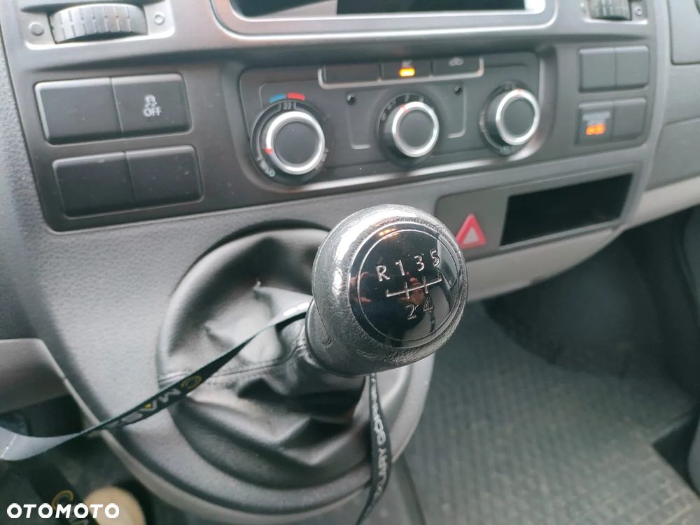 Volkswagen T5 BLASZAK - 19