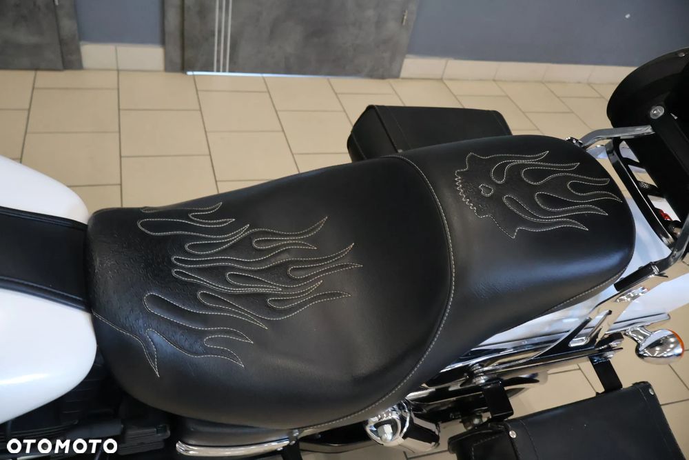 Harley-Davidson Dyna Fat Bob - 23