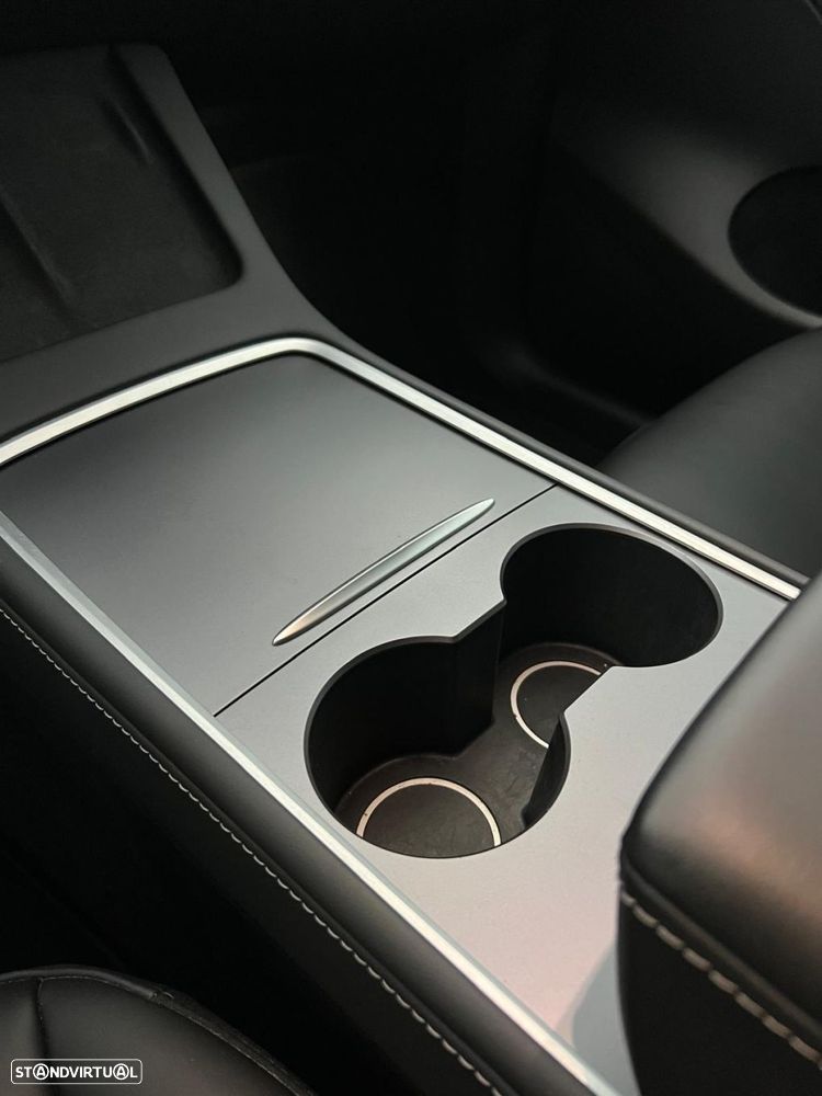 Tesla Model Y Long Range Dual Motor AWD - 24