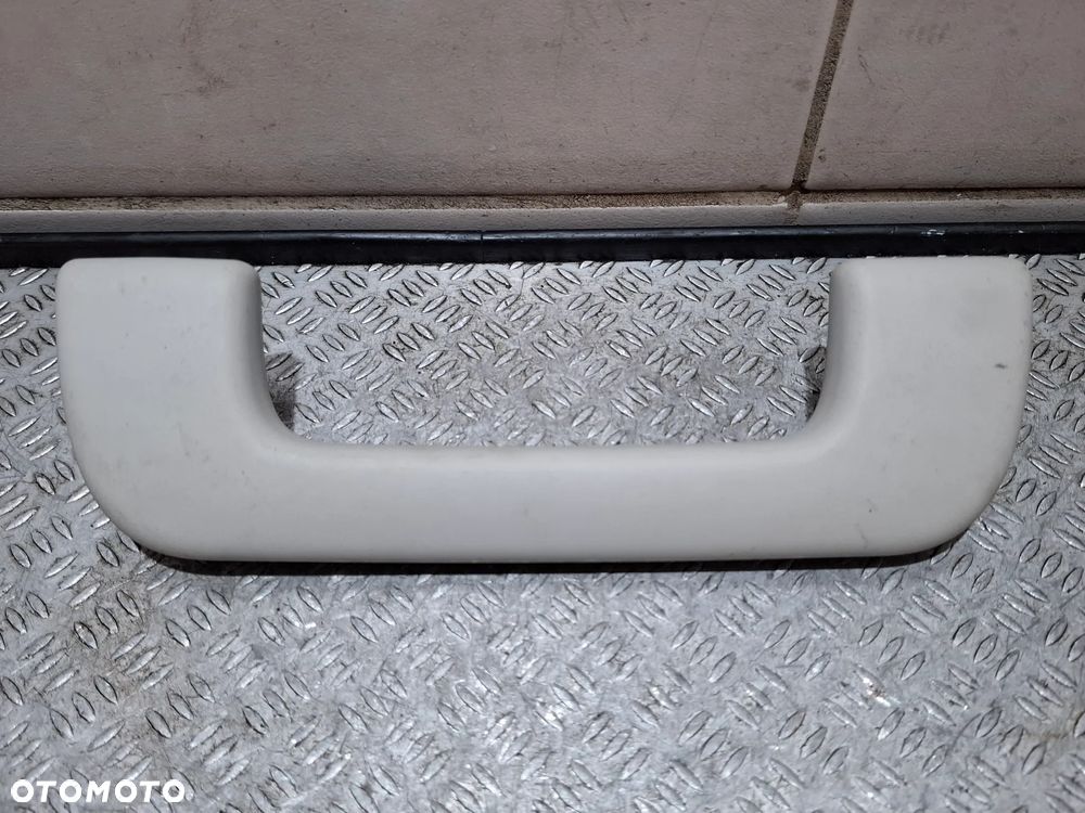 Rączka podsufitki Audi A6C7 A7 A7 A5 A4 prawy przód nr 8K0857607B - 1