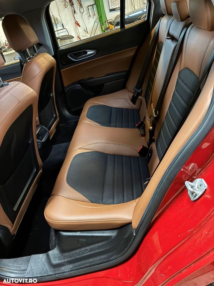 Alfa Romeo Giulia 2.0 Turbo RWD AT8 - 8