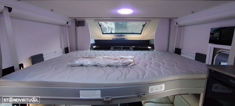 Chausson Titanium 708 (Cama central 7.10mt e sala face a face) - 3