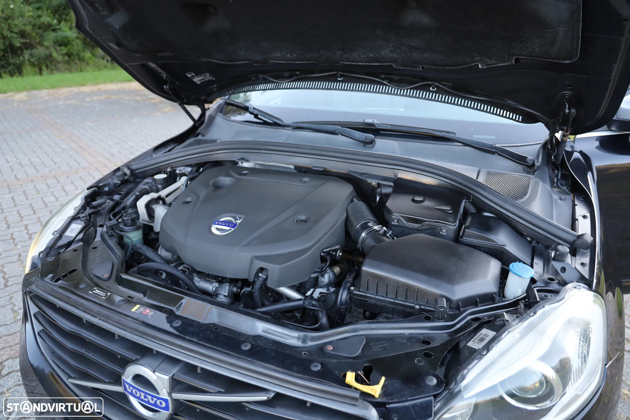 Volvo XC 60 2.0 D4 R-Design Geartronic - 46