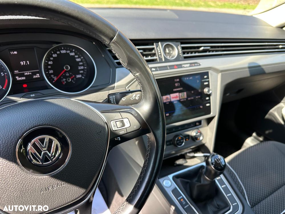 Volkswagen Passat - 10